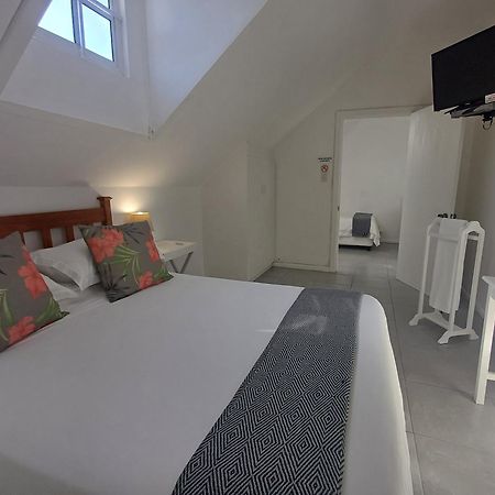 Millard Crescent Guest House Порт Елизабет Екстериор снимка