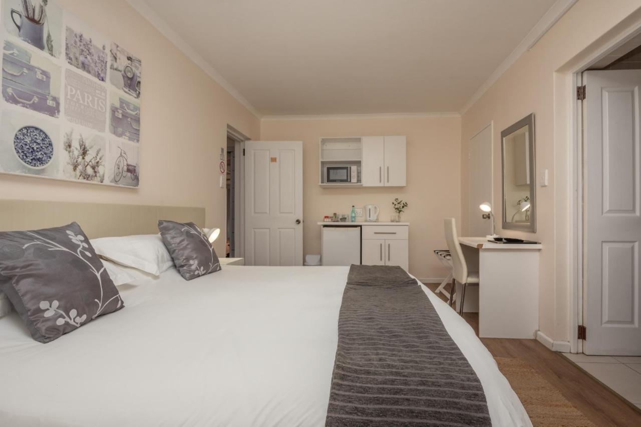 Millard Crescent Guest House Порт Елизабет Екстериор снимка
