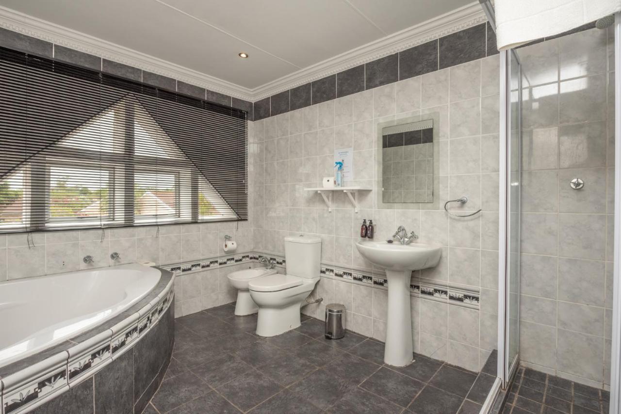 Millard Crescent Guest House Порт Елизабет Екстериор снимка