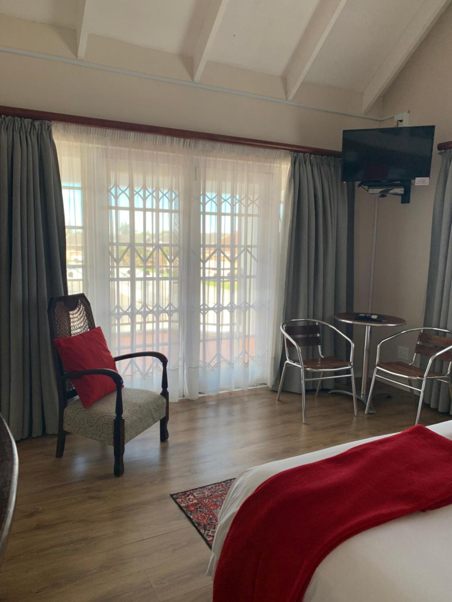 Millard Crescent Guest House Порт Елизабет Екстериор снимка