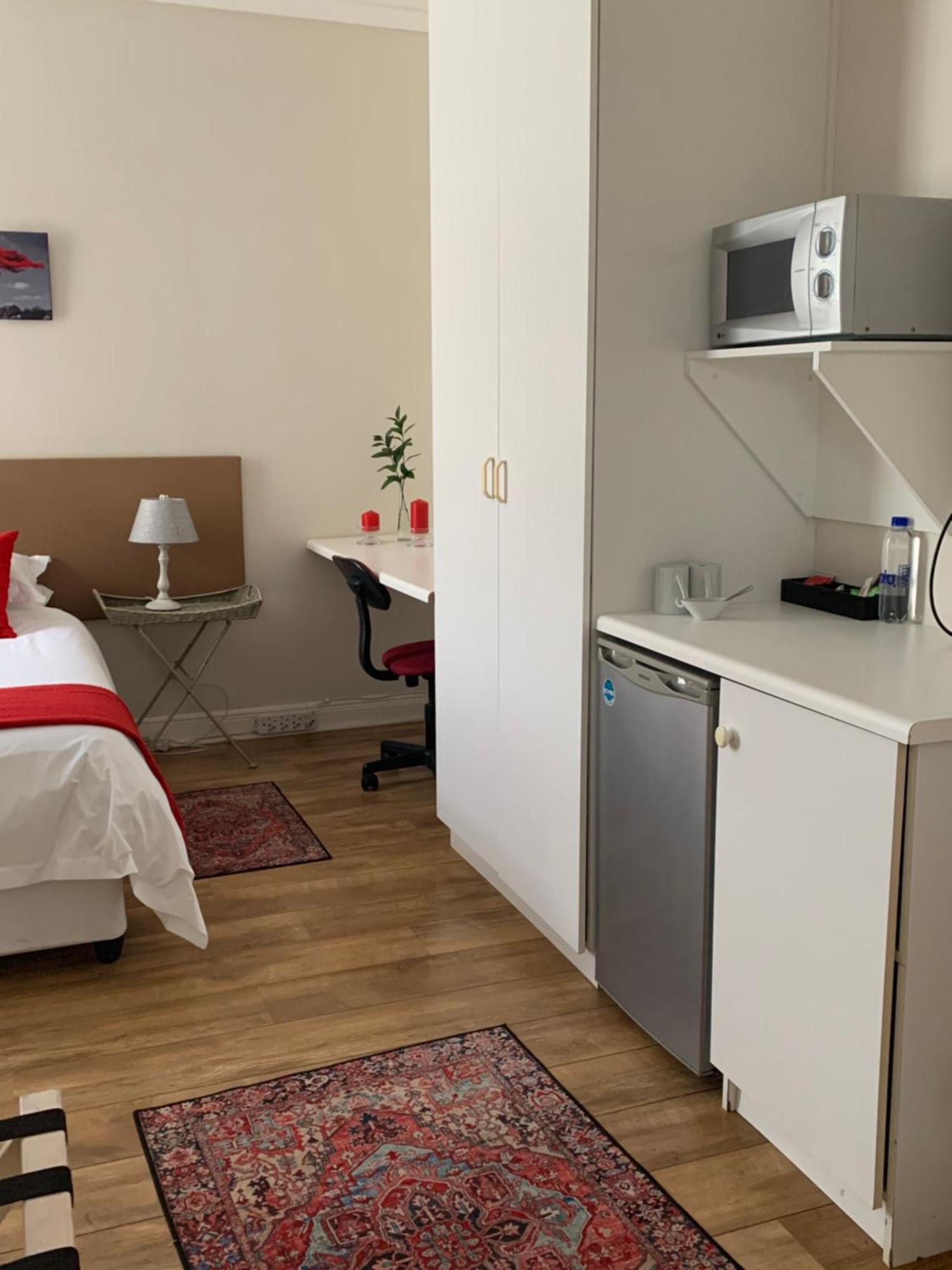 Millard Crescent Guest House Порт Елизабет Екстериор снимка