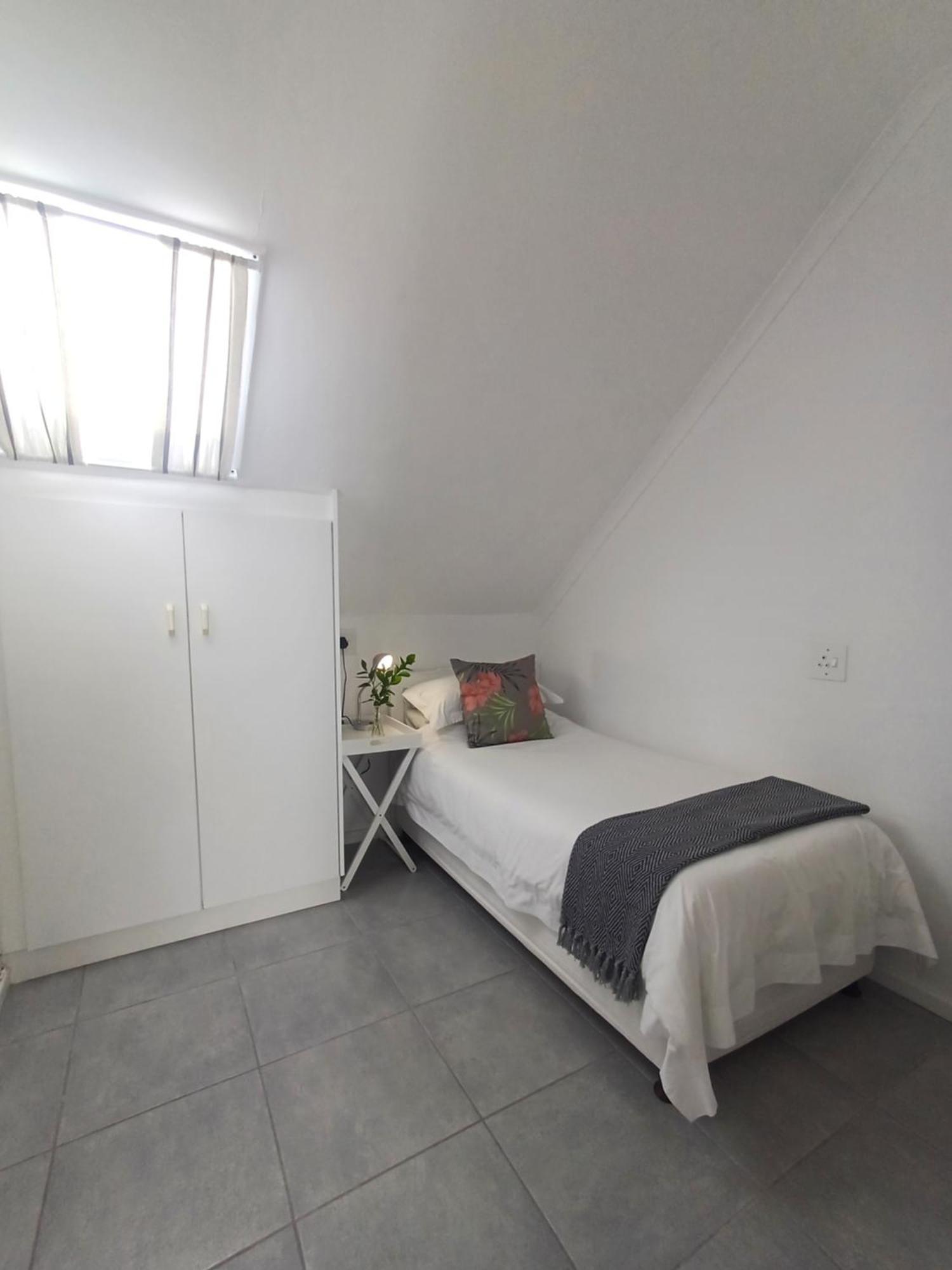 Millard Crescent Guest House Порт Елизабет Екстериор снимка