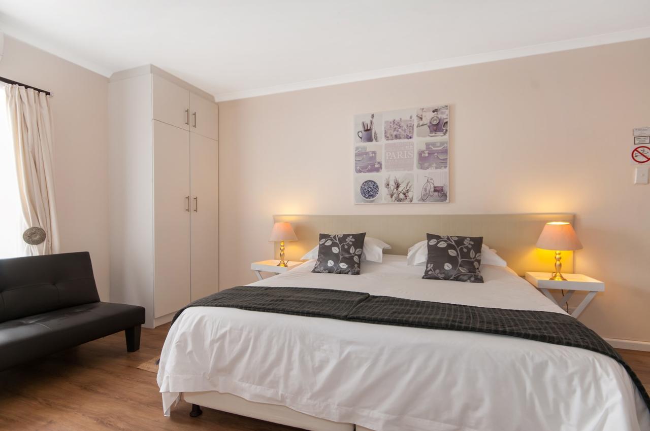 Millard Crescent Guest House Порт Елизабет Екстериор снимка