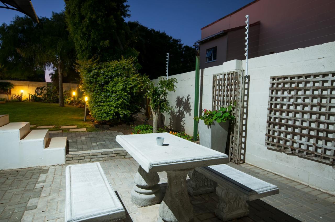 Millard Crescent Guest House Порт Елизабет Екстериор снимка
