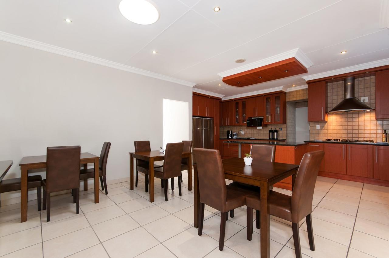 Millard Crescent Guest House Порт Елизабет Екстериор снимка