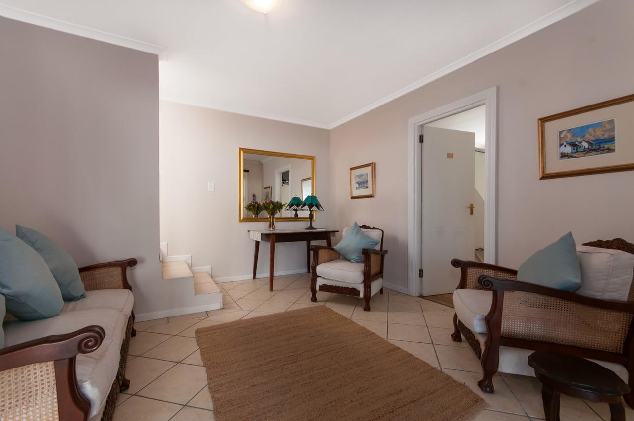 Millard Crescent Guest House Порт Елизабет Екстериор снимка