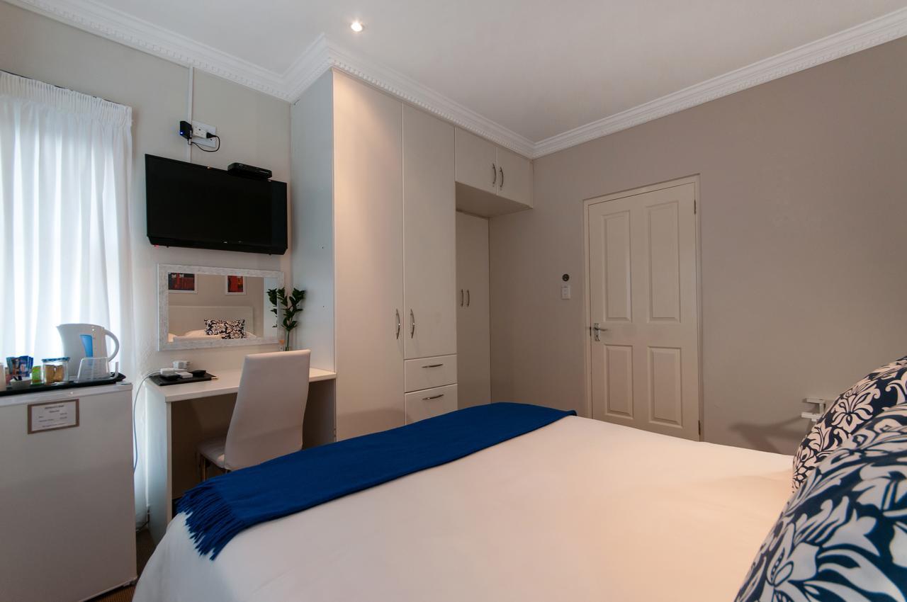 Millard Crescent Guest House Порт Елизабет Екстериор снимка
