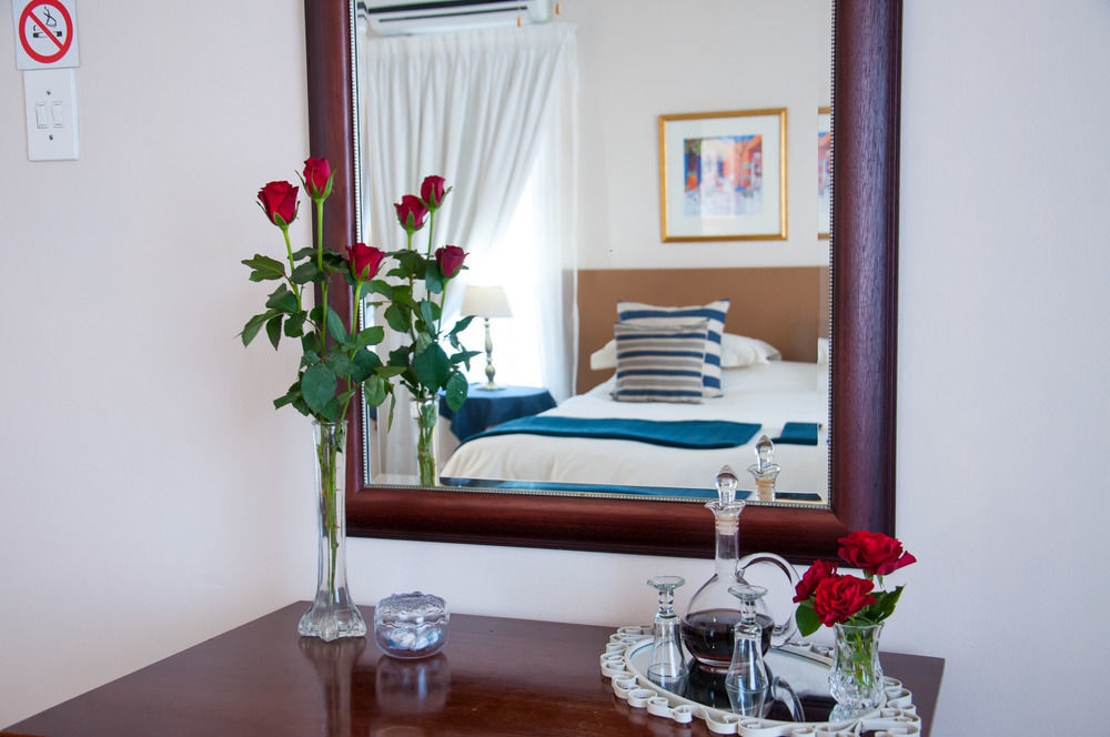 Millard Crescent Guest House Порт Елизабет Екстериор снимка